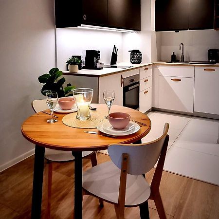 Apple Apartments - Wroblewskiego Prywatne Miejsce Parkingowe Łódź Esterno foto