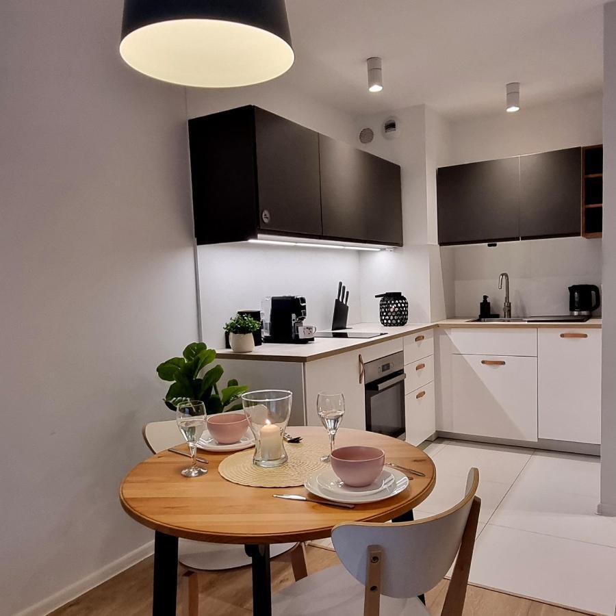 Apple Apartments - Wroblewskiego Prywatne Miejsce Parkingowe Łódź Esterno foto
