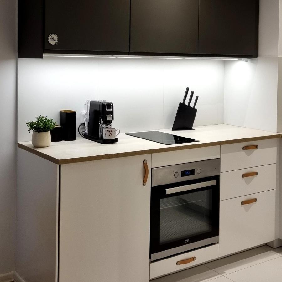 Apple Apartments - Wroblewskiego Prywatne Miejsce Parkingowe Łódź Esterno foto